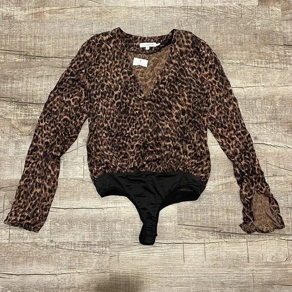 NWT!! Good American - Flowing Faux Wrap Leopard Bodysuit - Size 0 - Picture 4 of 8